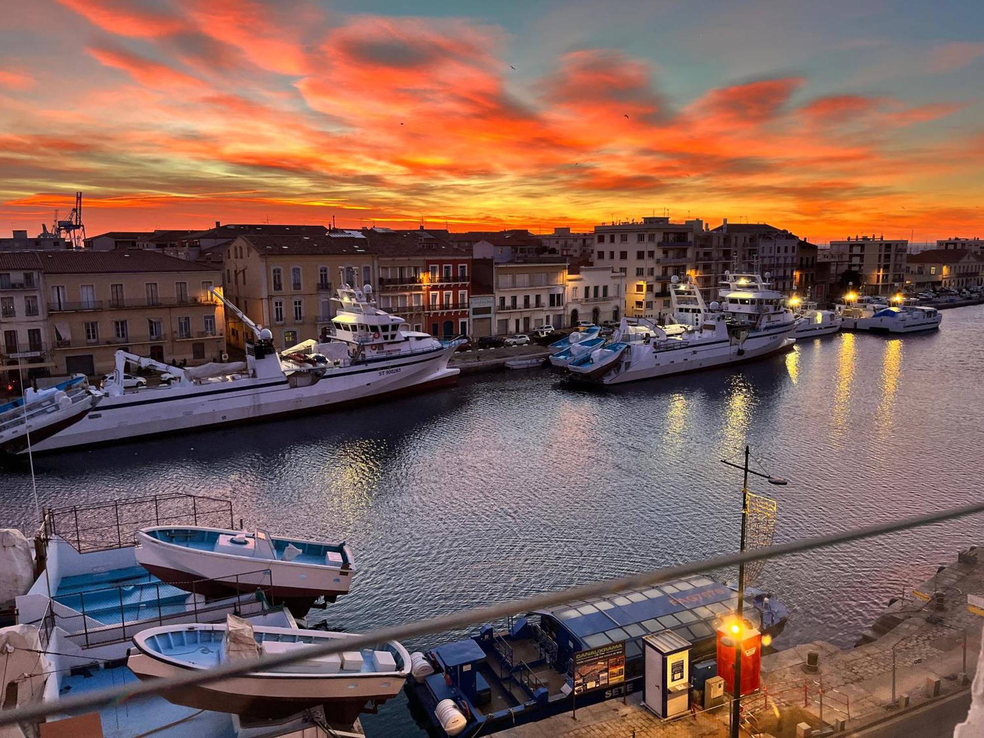 Beau 3 Pieces Climatise Vue Canal Idealement Situe Centre Ville Sète Exterior foto